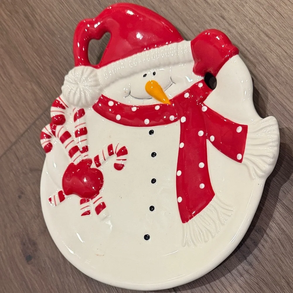 Sur La Table Red and White Snowman Plate